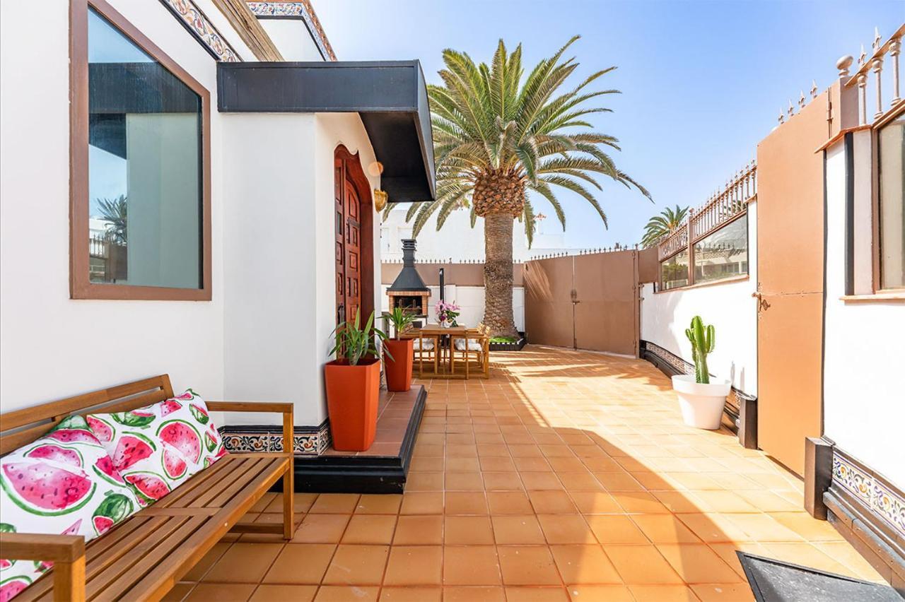 Villa Corralejo Bay Beachfront Corralejo By Holidays Home Eksteriør bilde